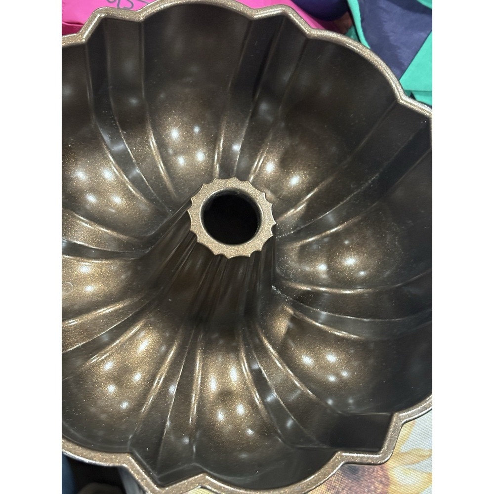 Nordic Ware Original Bundt Pan 12-Cup Heavy Cast Aluminum Bronze Nonstick USA